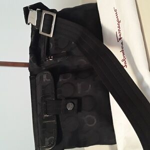 Auth SALVATORE FERRAGAMO Gancini print Waist - chest bag, black w/silver